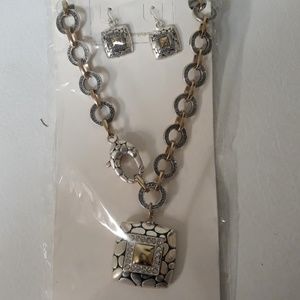 18" lead compliant silver and gold tones necklace